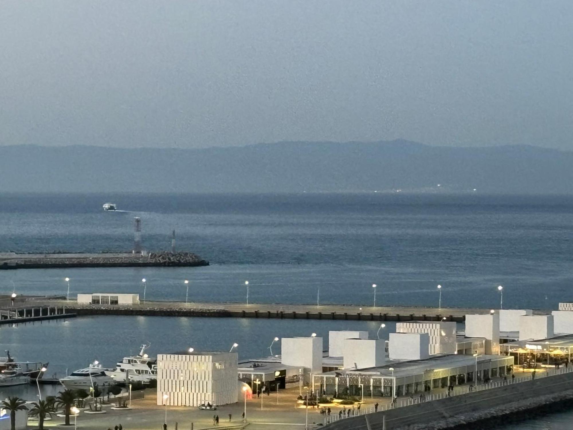 Marina View Residence Luxurious Studio Retreat With Stunning Ocean Views 1 Double Bedroom, 1 Convertible Couch Tânger Exterior foto